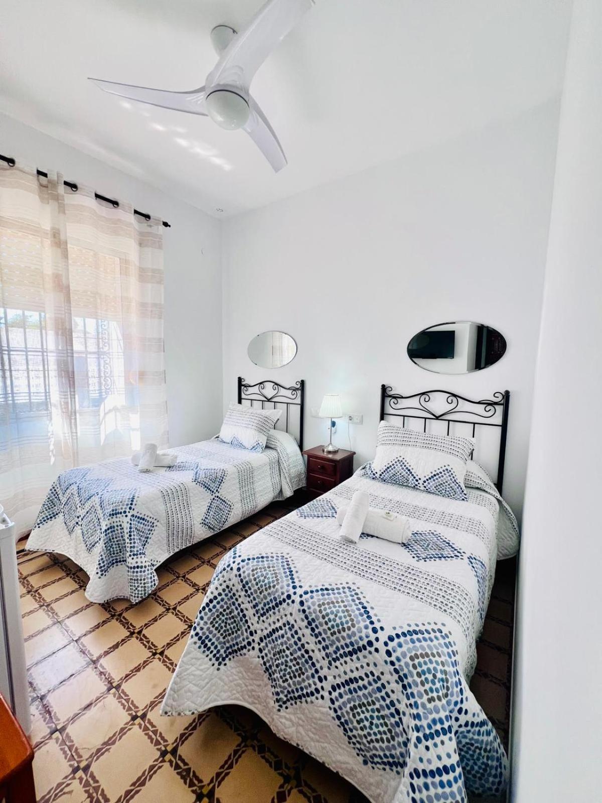 Hostal El Faro Chipiona Esterno foto