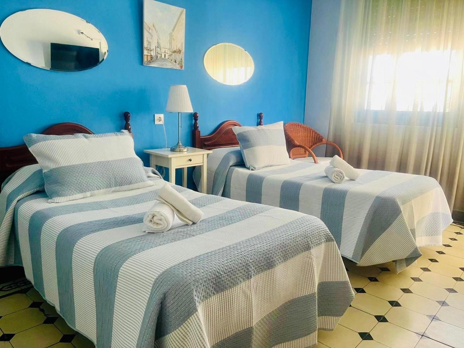 Hostal El Faro Chipiona Esterno foto