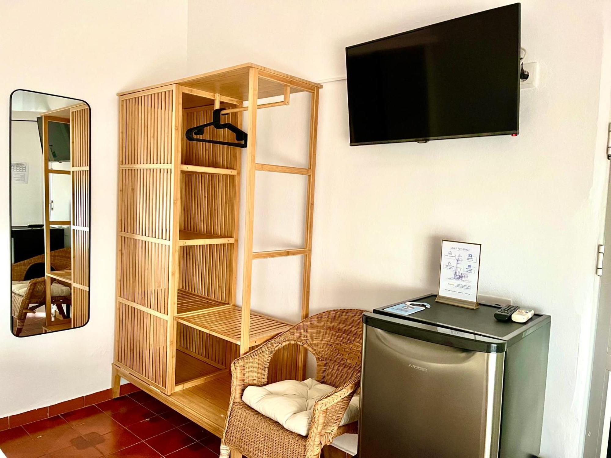 Hostal El Faro Chipiona Esterno foto