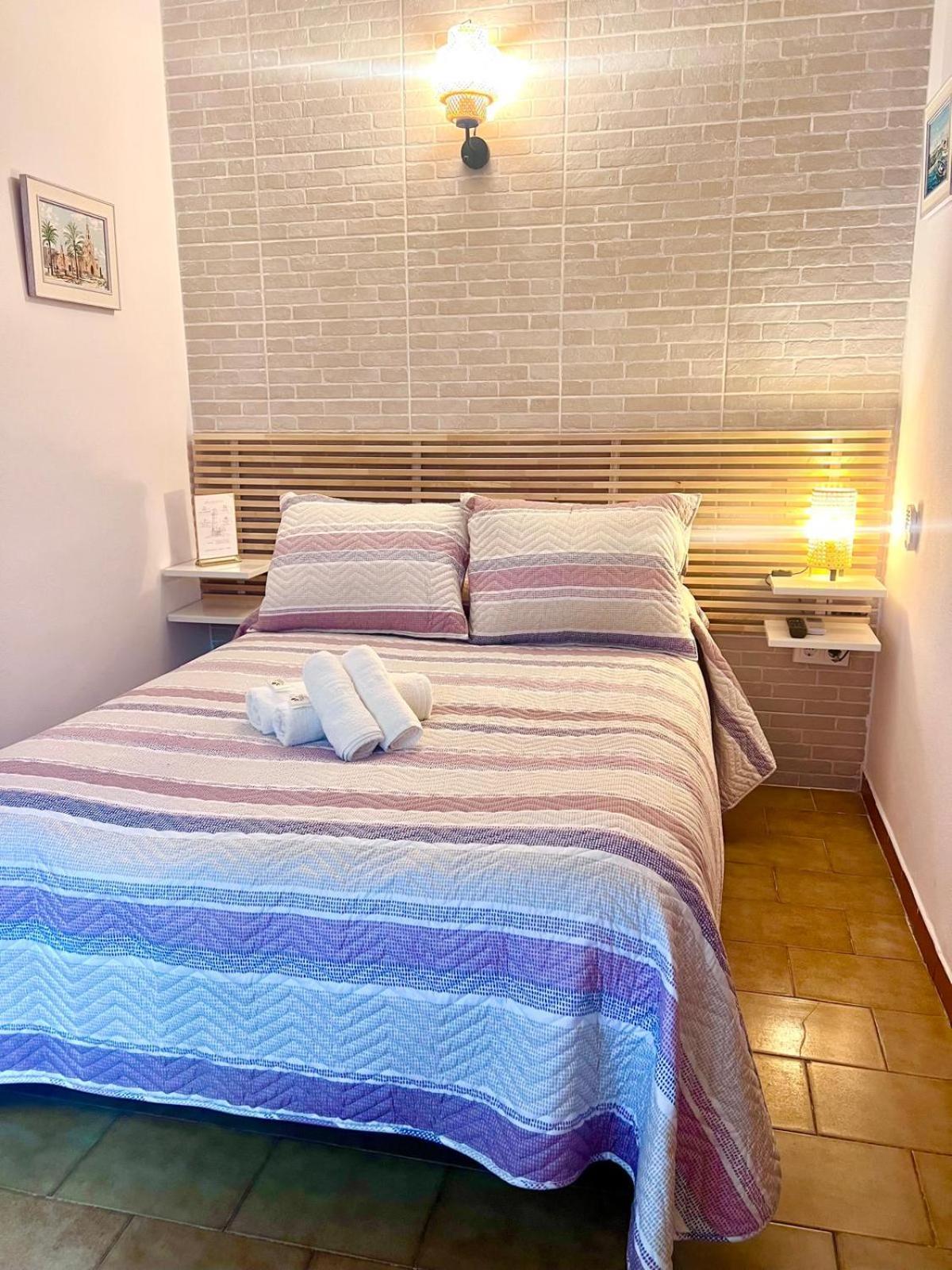 Hostal El Faro Chipiona Esterno foto