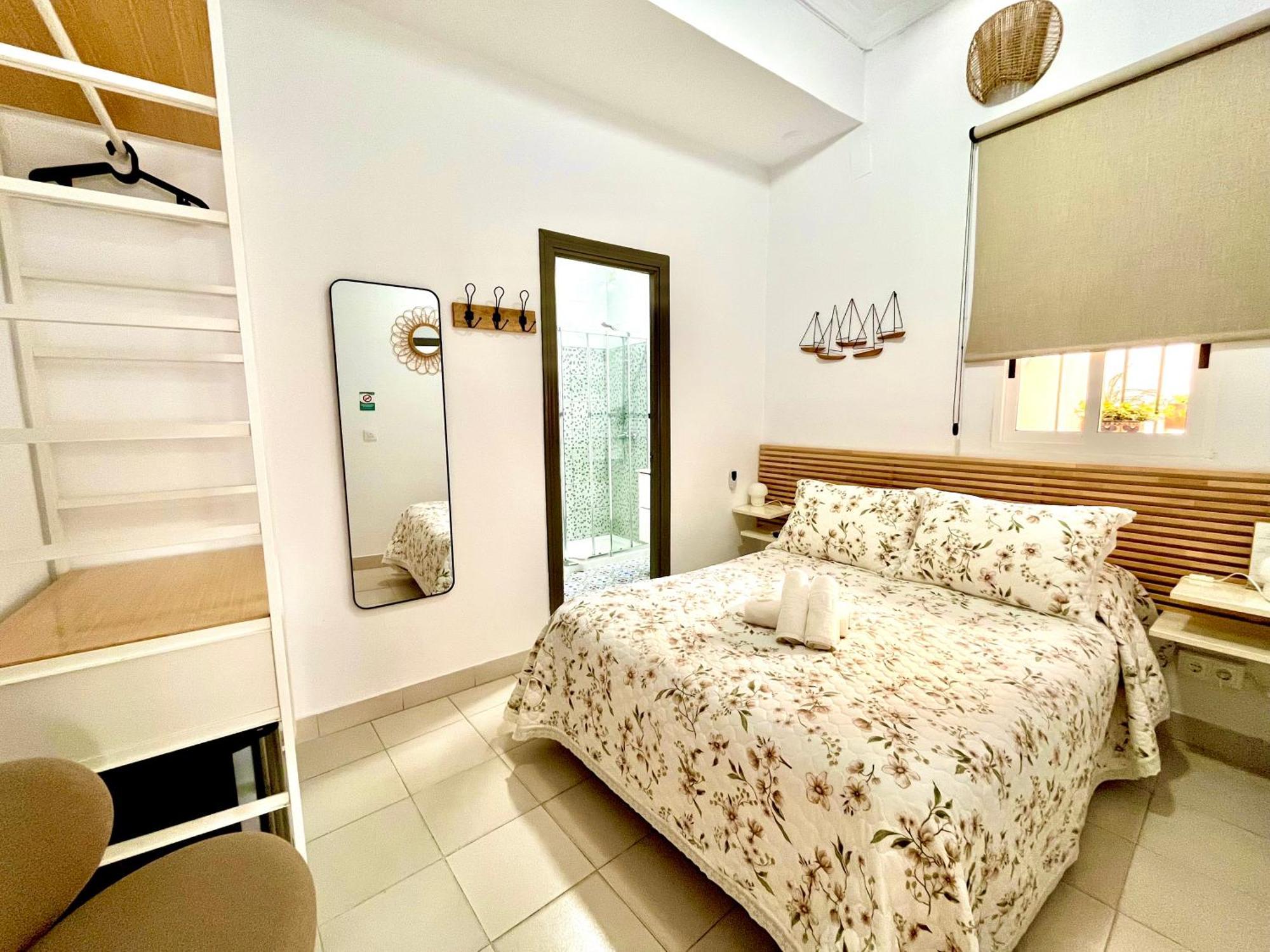 Hostal El Faro Chipiona Esterno foto