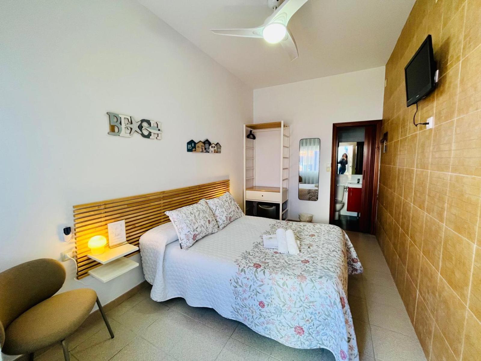 Hostal El Faro Chipiona Esterno foto