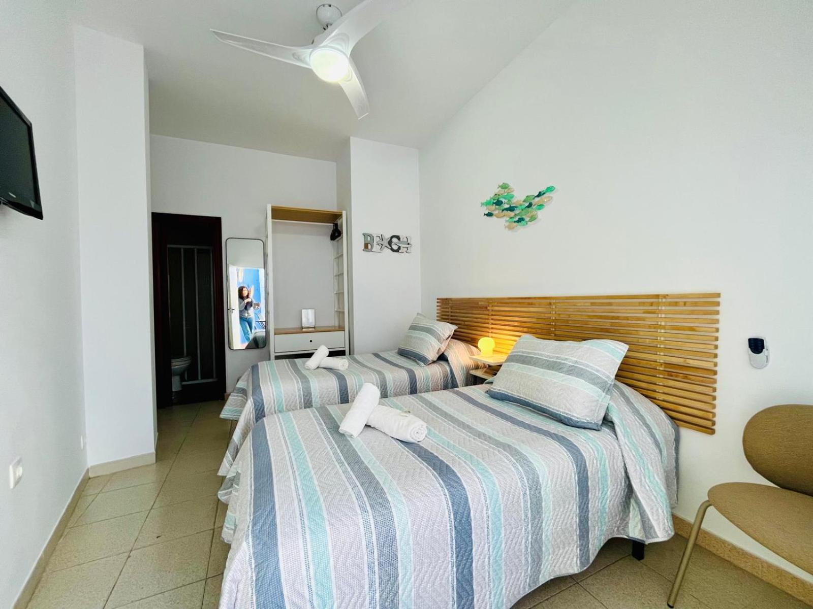 Hostal El Faro Chipiona Esterno foto