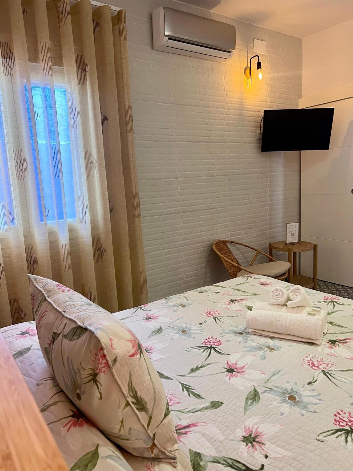 Hostal El Faro Chipiona Esterno foto