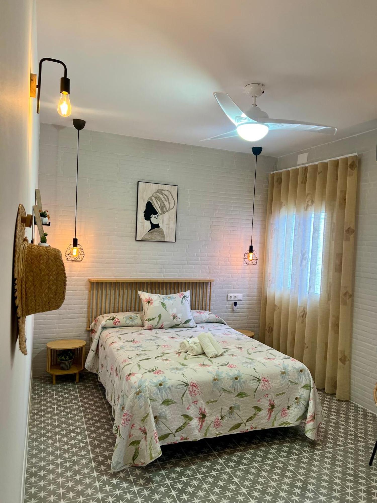 Hostal El Faro Chipiona Esterno foto